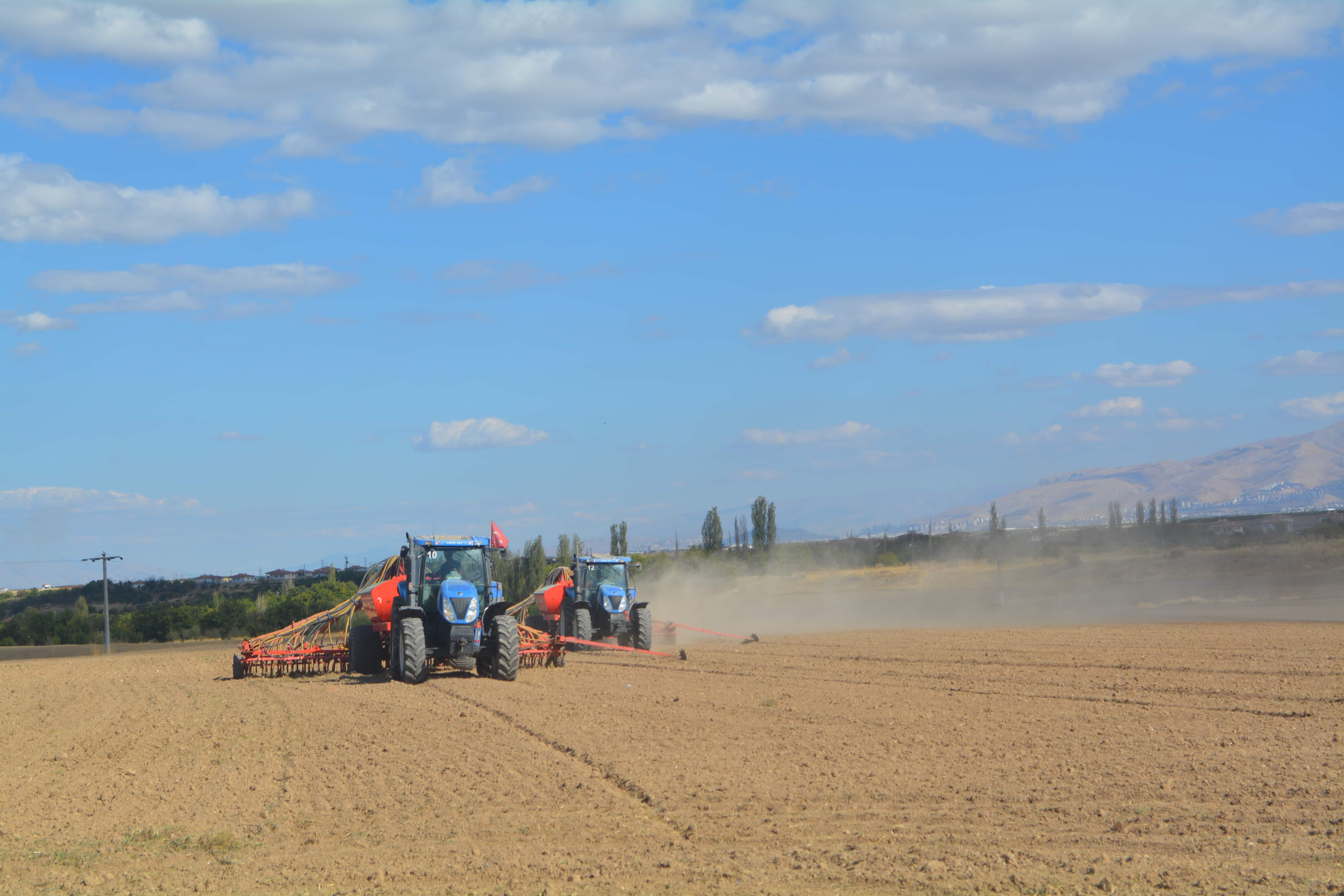 SULTANSUYU TARIM İŞLETMESİNDE GÜZLÜK EKİLİŞLER TAMAMLANMAK ÜZERE
