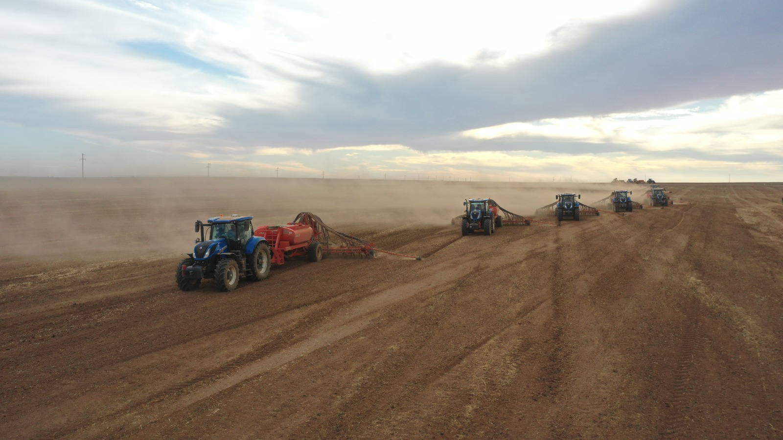 CEYLANPINAR TARIM İŞLETMESİNDE GÜZLÜK EKİLİŞLER DEVAM EDİYOR
