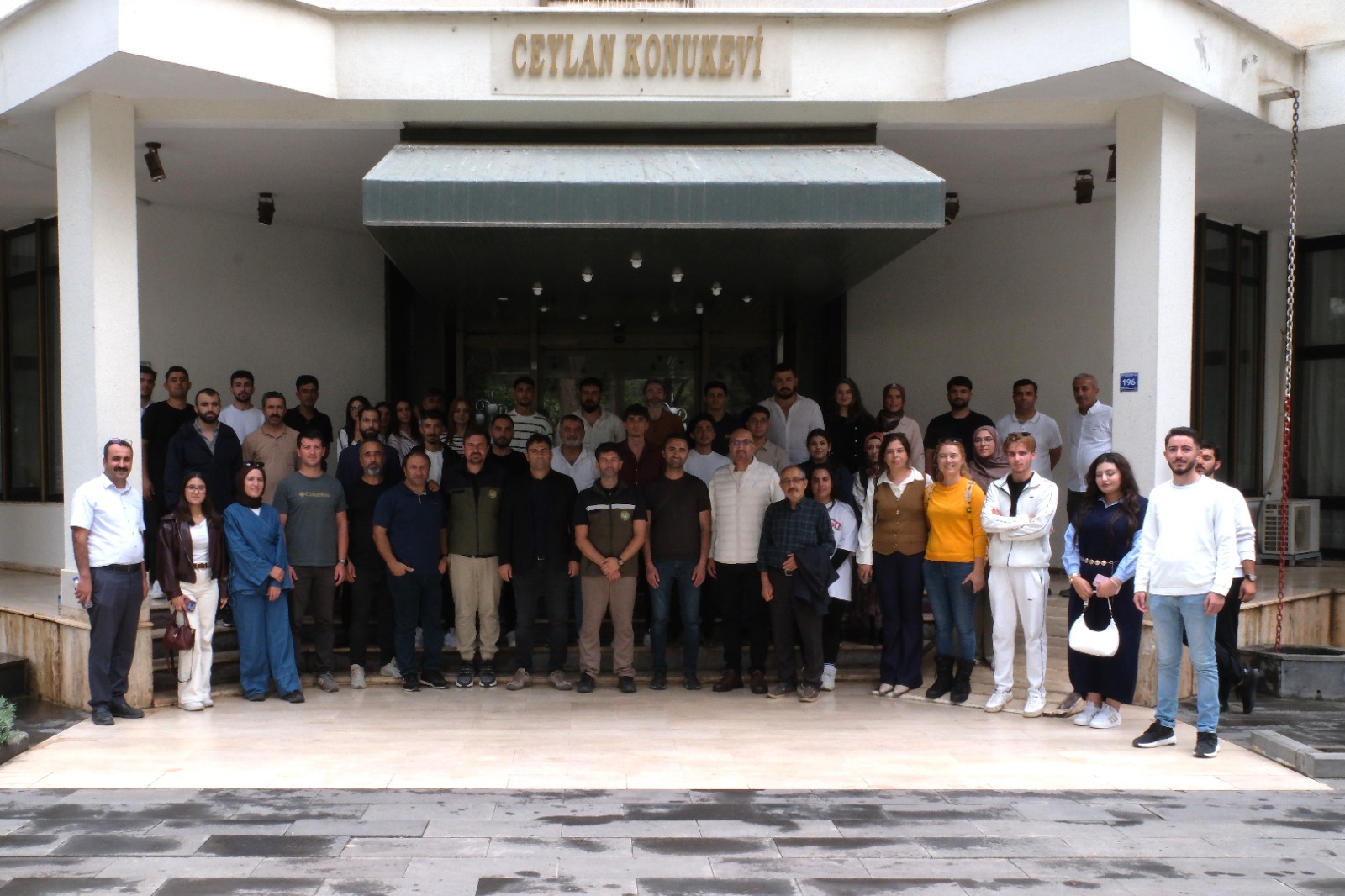 ŞIRNAK ÜNİVERSİTESİ AKADEMİK HEYETİ CEYLANPINAR TARIM İŞLETMESİNİ ZİYARET ETTİ